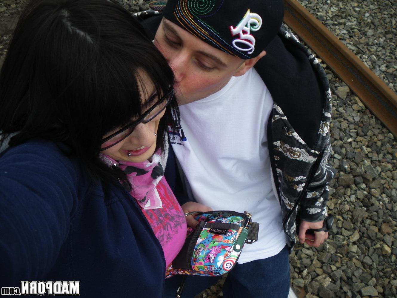 15P Real amateur couples pawn their sextapes