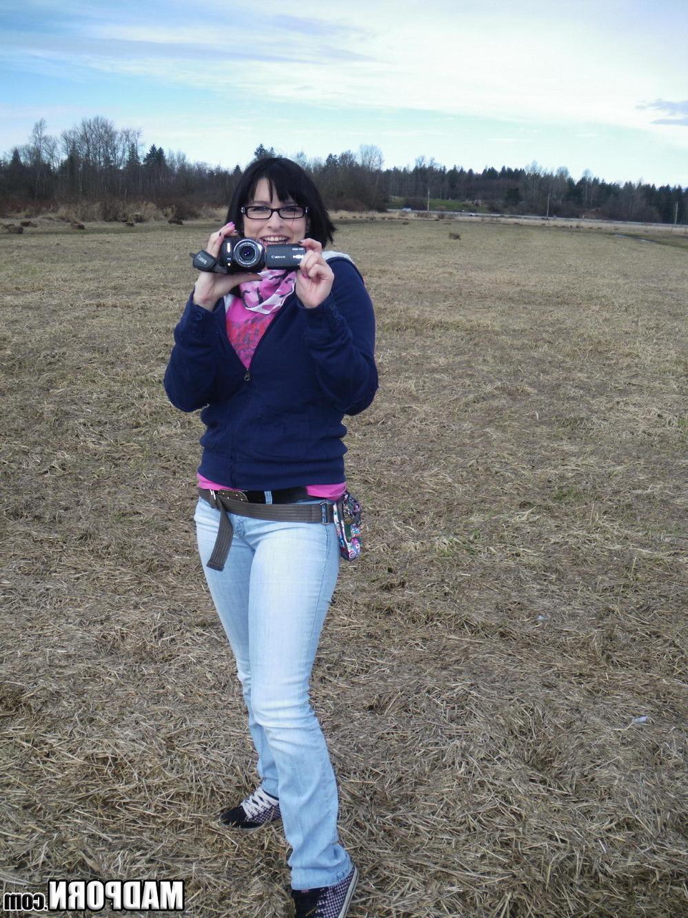 15P Real amateur couples pawn their sextapes