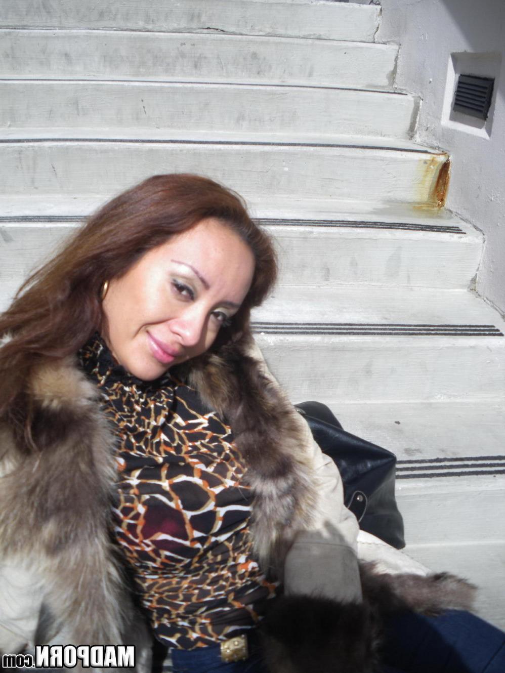 15P Real amateur couples pawn their sextapes