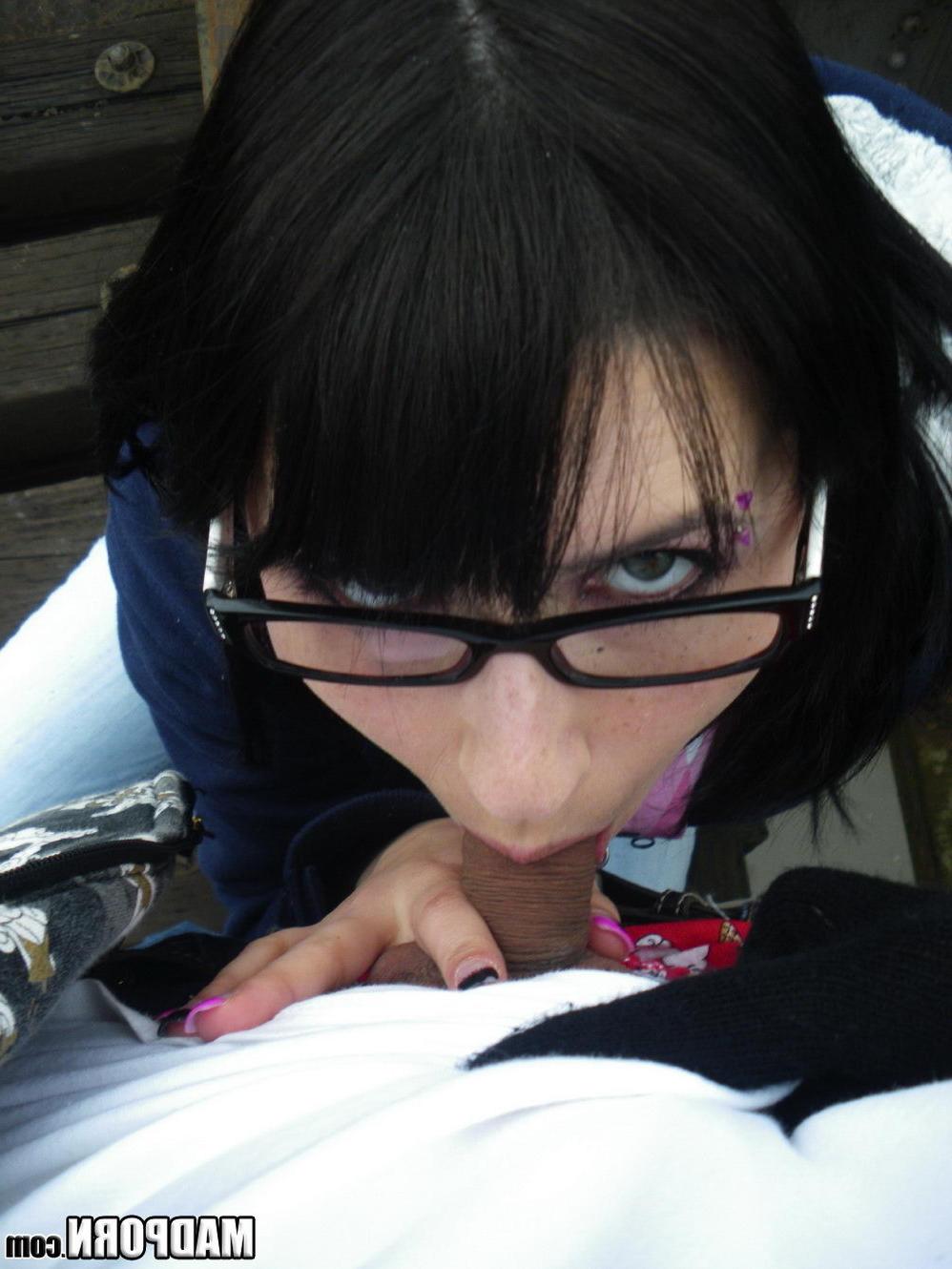 15P Real amateur couples pawn their sextapes