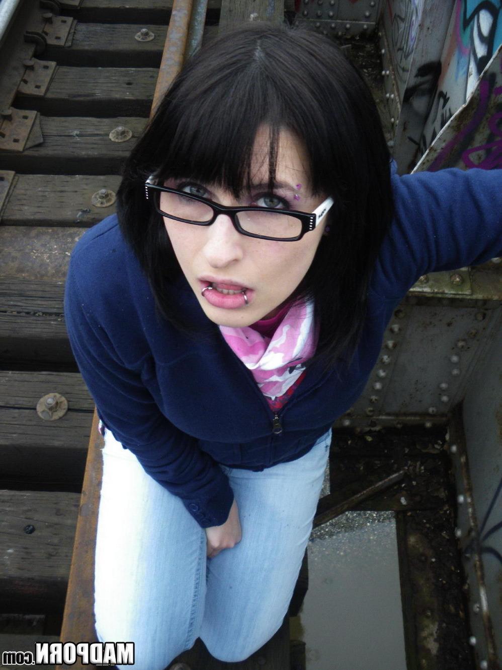 15P Real amateur couples pawn their sextapes