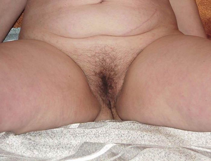 14P fat ass granny showing off her hairy twat
