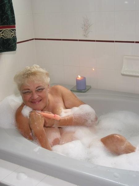 17P Fatty granny in bathroom