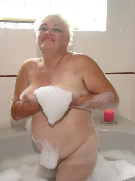 17P Fatty granny in bathroom