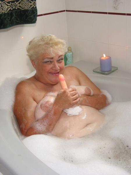 17P Fatty granny in bathroom