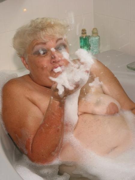 17P Fatty granny in bathroom