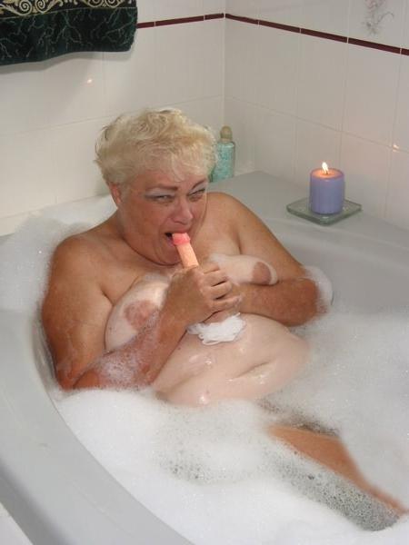 17P Fatty granny in bathroom