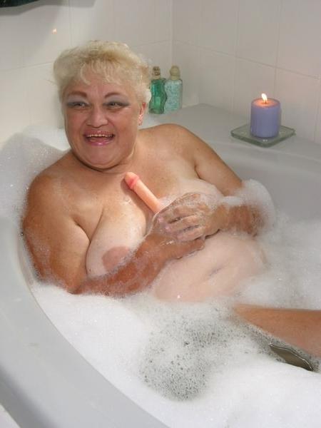 17P Fatty granny in bathroom