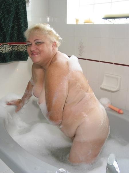 17P Fatty granny in bathroom