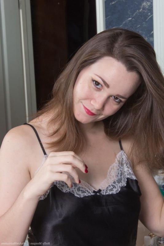 15P Kelly Morgan gets naked and sexy in her bathroom