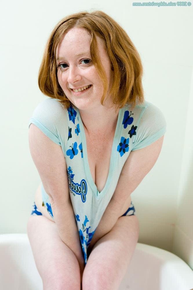 16P Pale redhead next door revealing curly red fur pie