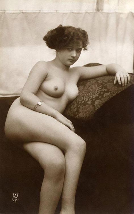 16P Beautiful antique sweetheart ladies posing in the 1900