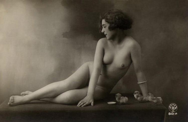 16P Beautiful antique sweetheart ladies posing in the 1900