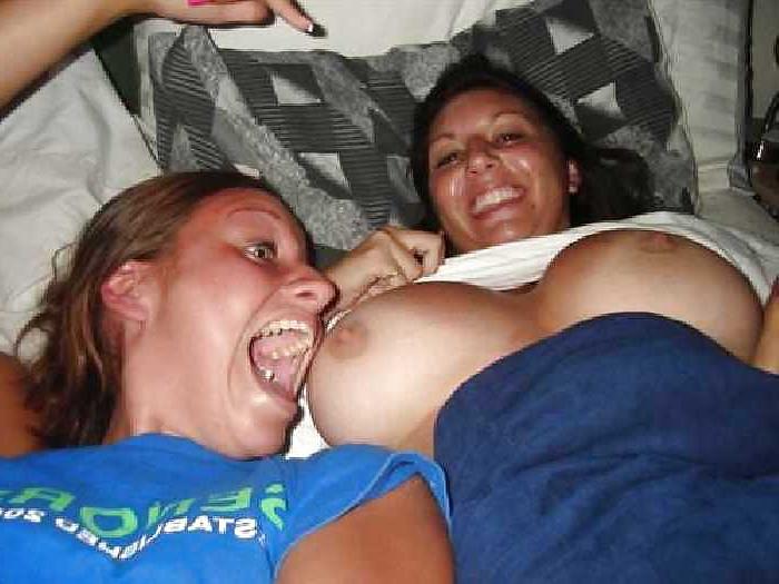 25P TEENS GET THEIR TITS OUT