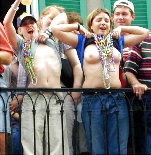 25P TEENS GET THEIR TITS OUT