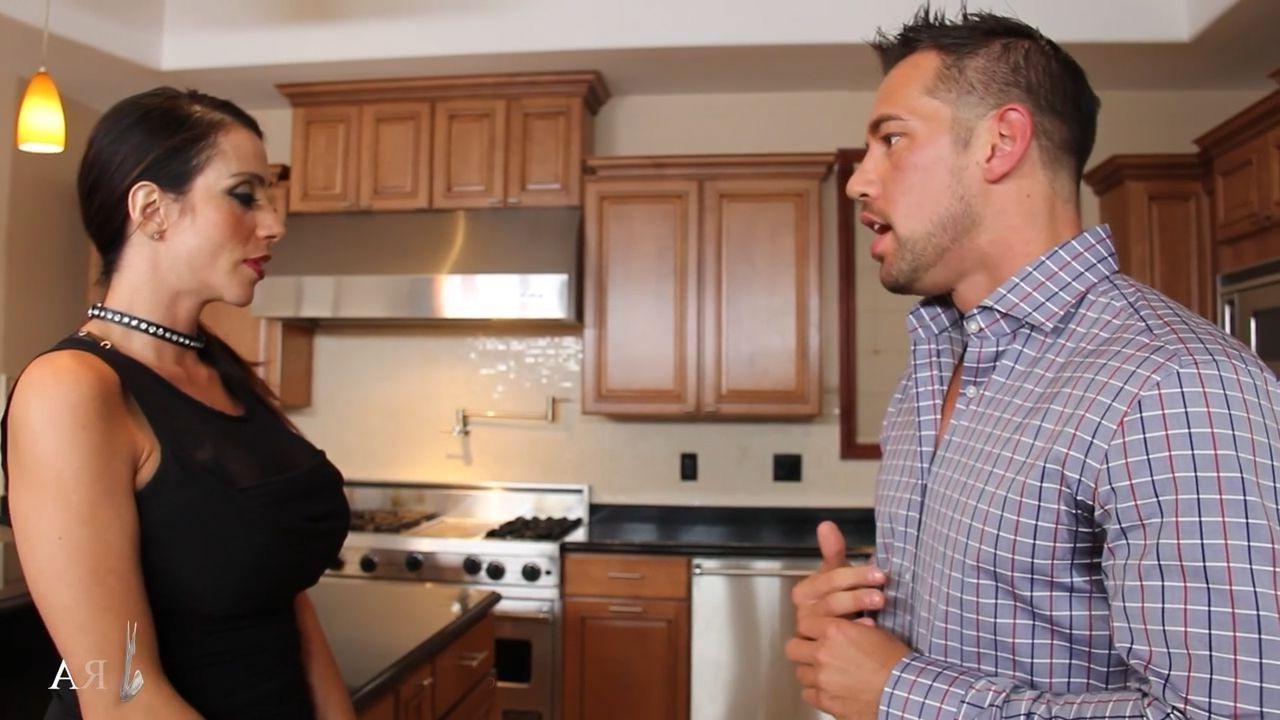16P Curvy latina Ariella Ferrera seducing a guy