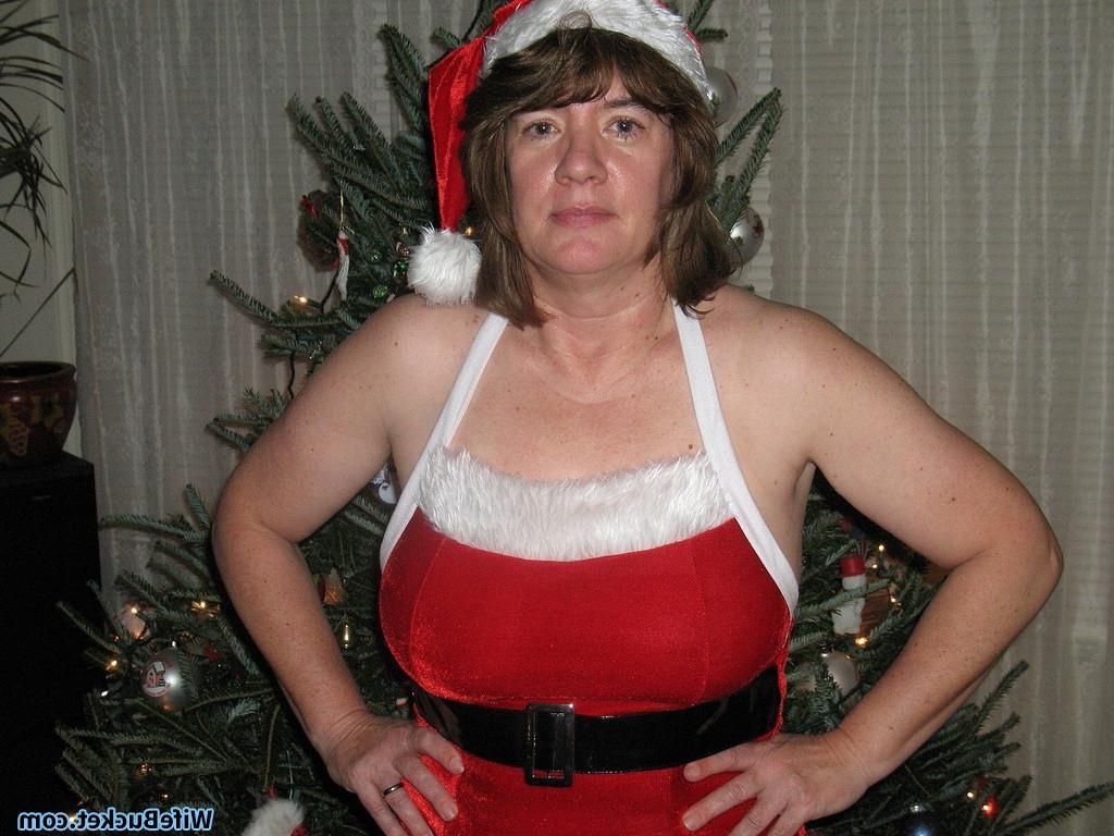 20P This mature wife sure loves creampies