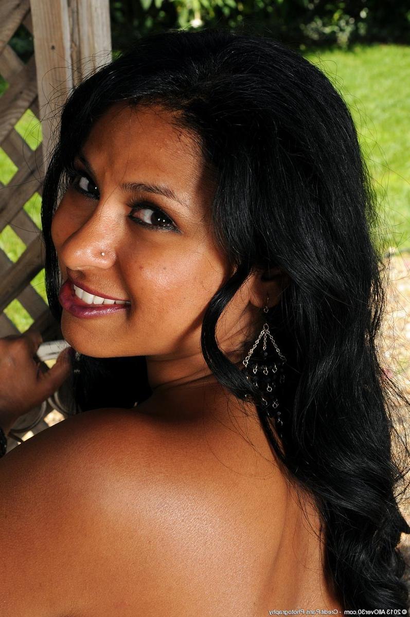 15P Busty latin wife shows off her curves