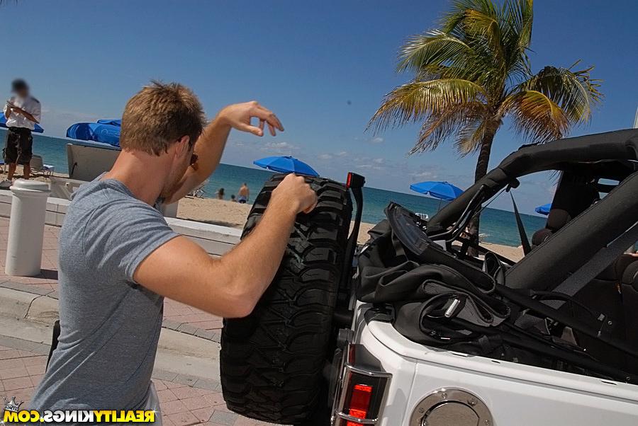 20P I went with my buddy Tony and hit the beach hunting for some MILFs. We saw Ryyan