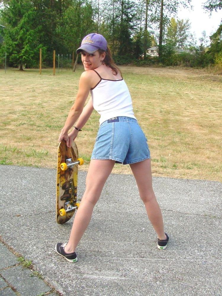 17P Outdoor House Wife With Pert Tits Spreading Her Tight Snatch