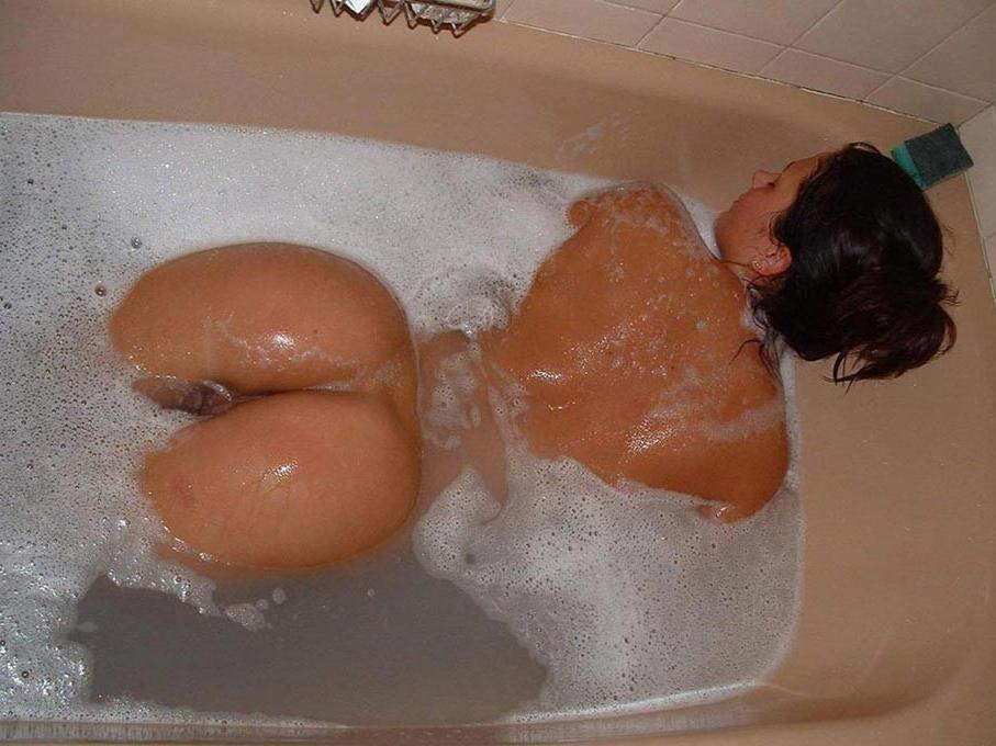 20P Awesome brunette girlfriend giving great head