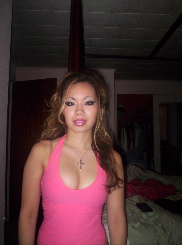 20P Amateur asian girlfriend sucking cock and fucked in the bathroom