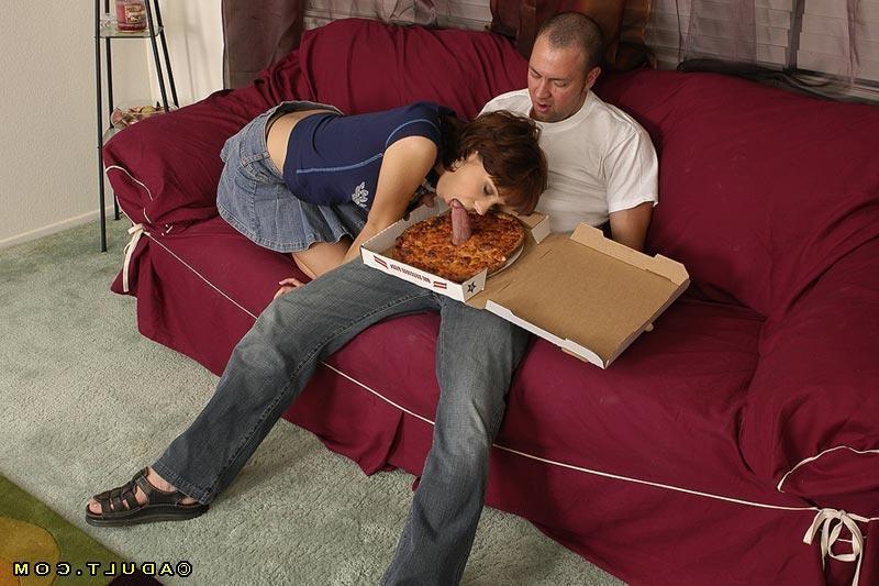 16P short haired hottie giving head to a pizza guy
