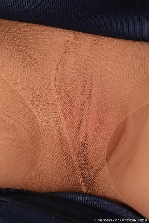 16P mature brown haired housewife in nylon stockings with dildo