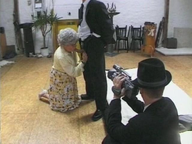 16P Gray-haired granny with glasses getting fucked