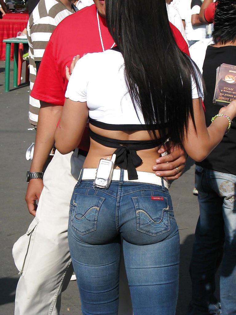 25P Sexy asses in tight jeans