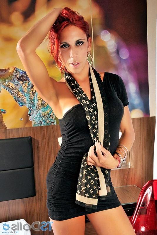 15P Redhead TS Pietra Morales shows off her hard prick