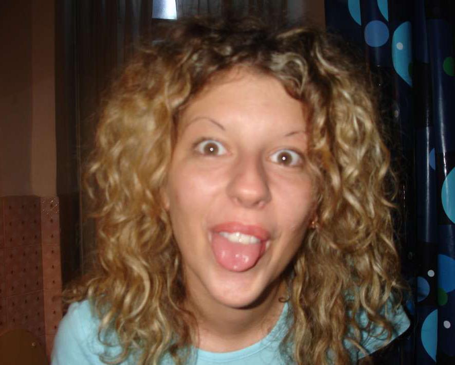 16P Photos of a cocksucking kinky-haired slut