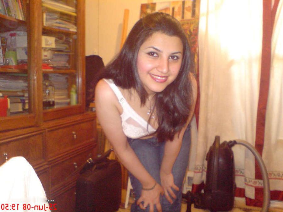 16P Black haired Latinas whoring on cam