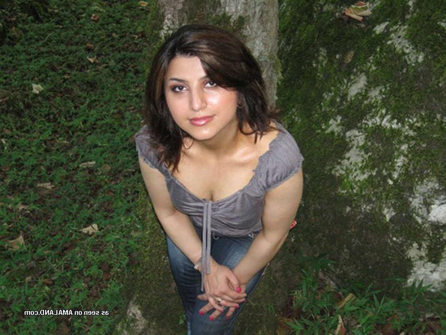 16P Black haired Latinas whoring on cam