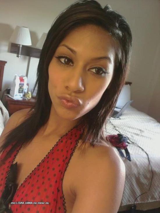 15P Latina self-shoots in her bathroom