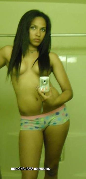 15P Latina self-shoots in her bathroom