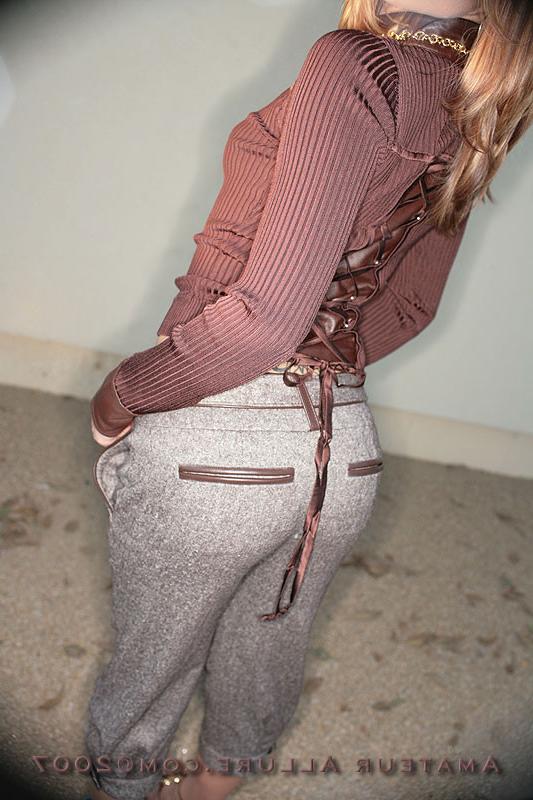 15P Sexy ass latina babe giving some head