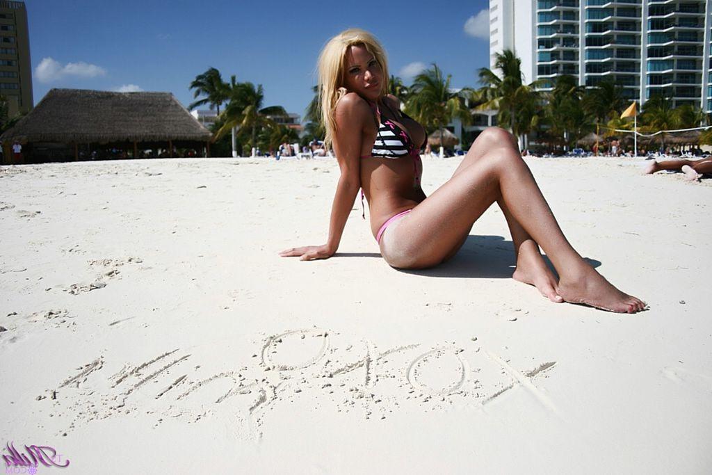 12P Curvy Argentine shemale hits the beach in her bikini