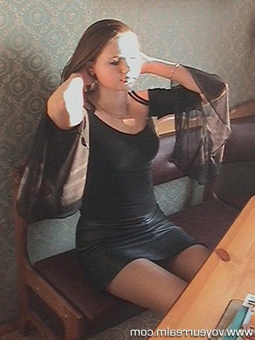 15P Sexy legs and upskirt panties of gorgeous amateur babe