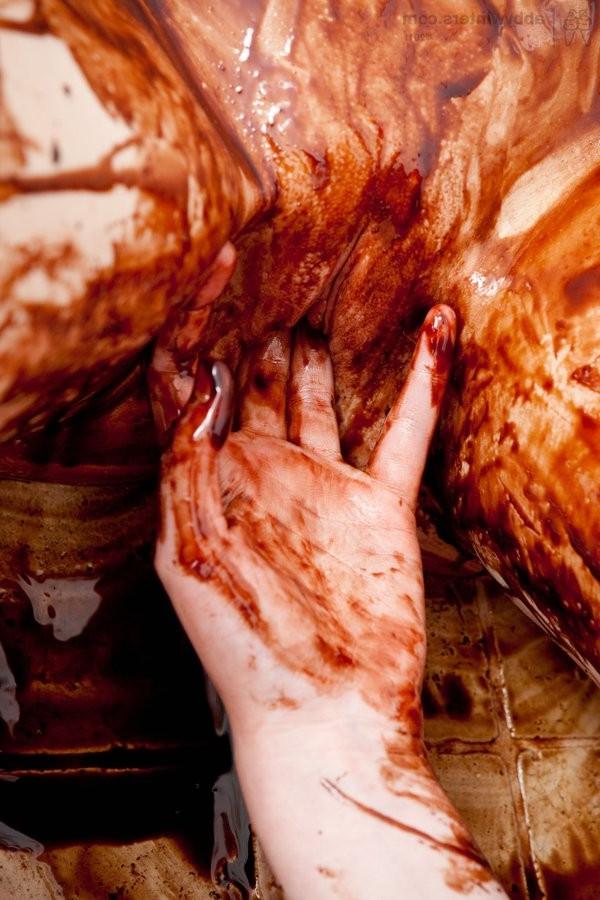 15P Two Lesbian Amateurs Having Fun With Chocolate Sauce