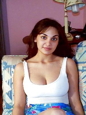 5P Arabian girl tits