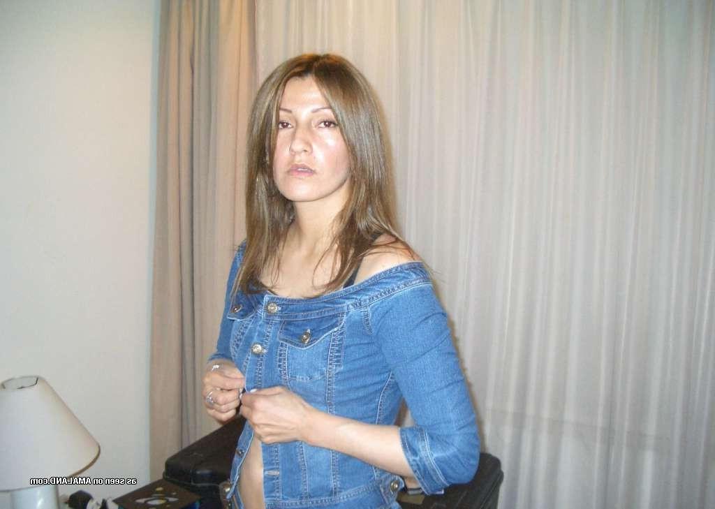 15P Amateur bisexual GFs toy pussies and get fucked in homemade pix