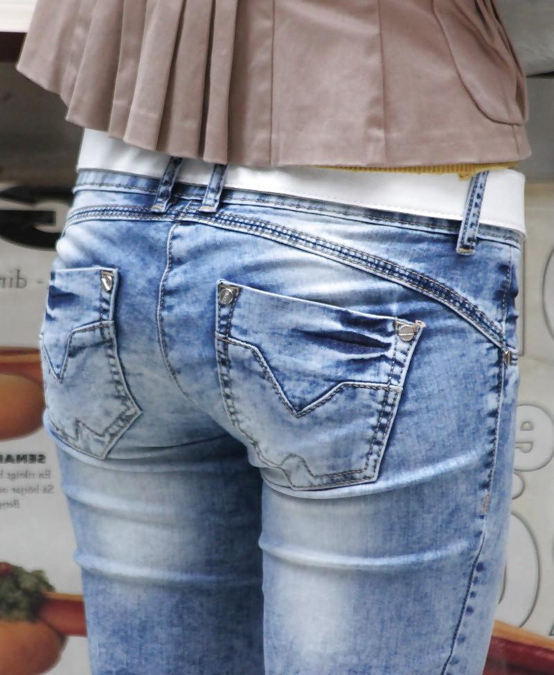25P Hot girls in jeans