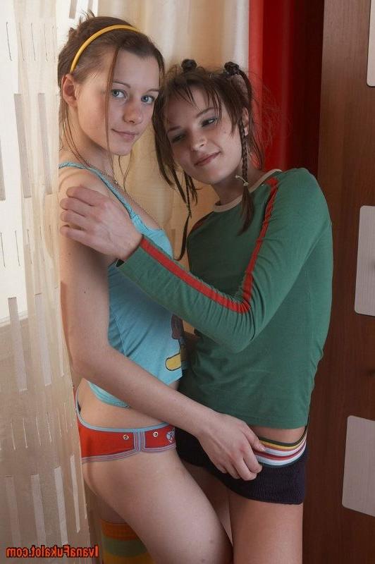 15P Skinny bisexual teens naked and touching eachother slowly