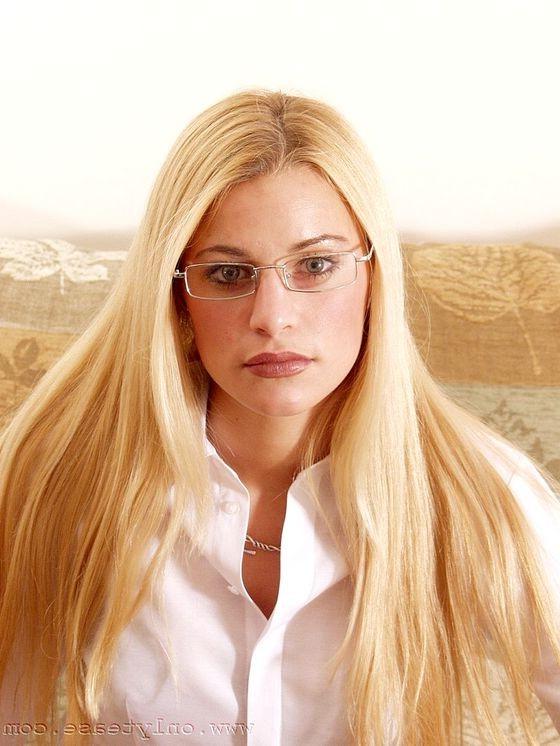 16P Blonde secretary posing in miniskirt and stockings