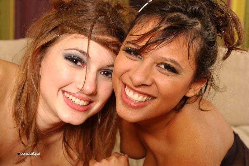14P Two pretty girls in lingerie help a guy jerk off