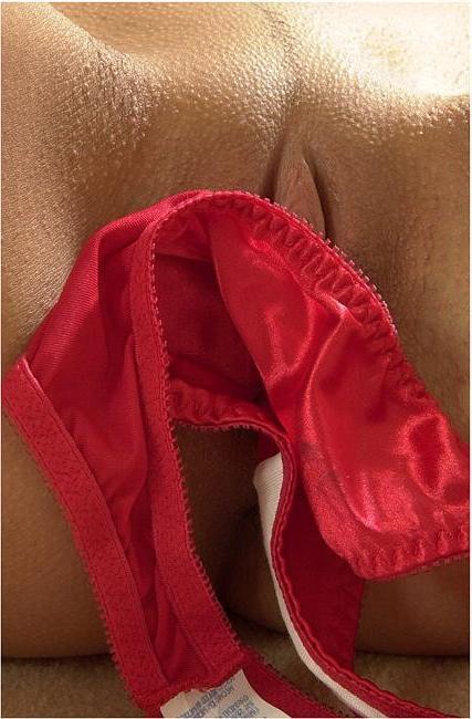 16P Anetta Keys strips in the mirror
