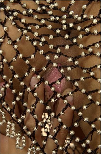 16P Anetta Keys strips in the mirror