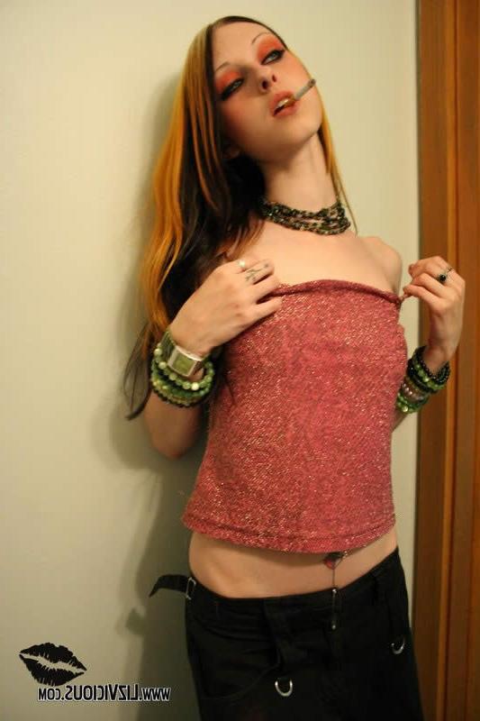 18P Redhead goth chick fingers her pussy on the bathroom counter