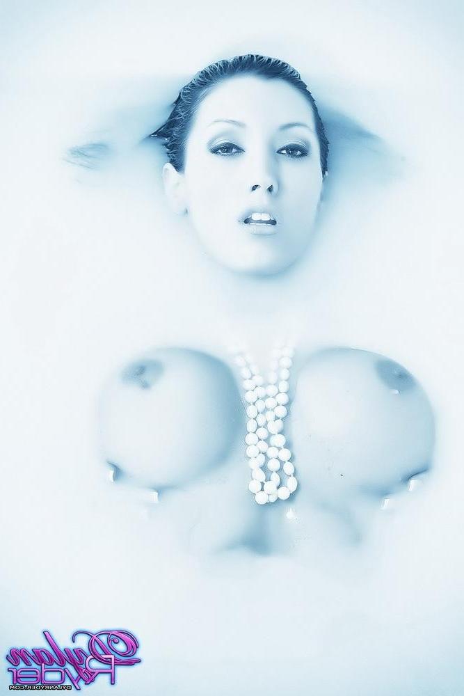 15P Dylan Ryder relaxes in a milk bath